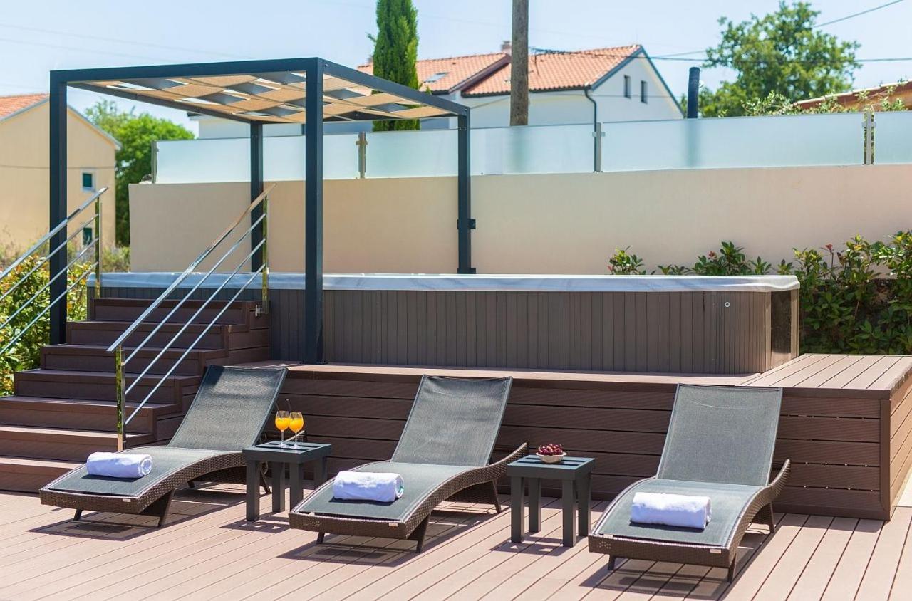 Holiday House Sea & Sun Residence Rasopasno Exterior photo