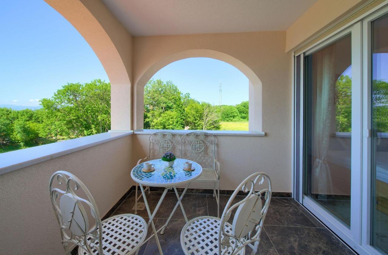 Holiday House Sea & Sun Residence Rasopasno Exterior photo